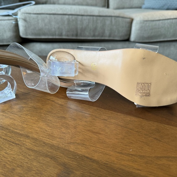 Shein clear 2.5 inch heel - Picture 2 of 5
